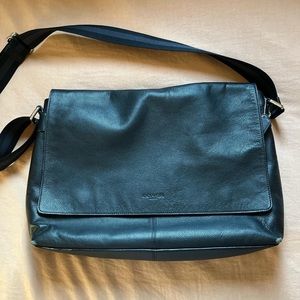 Coach Charles unisex Messenger Bag!!!